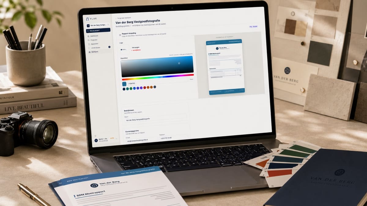 Rapport-branding in VLAK: eigen logo en steunkleur, naast een geprint BBMI-meetrapport
